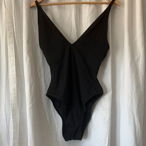 Ta3 plungey high cut Black V-Neck One-Piece Swimsuit